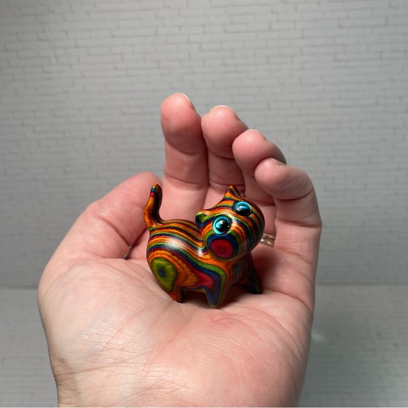 Multicolor wood cat carving - Picture 12 of 12